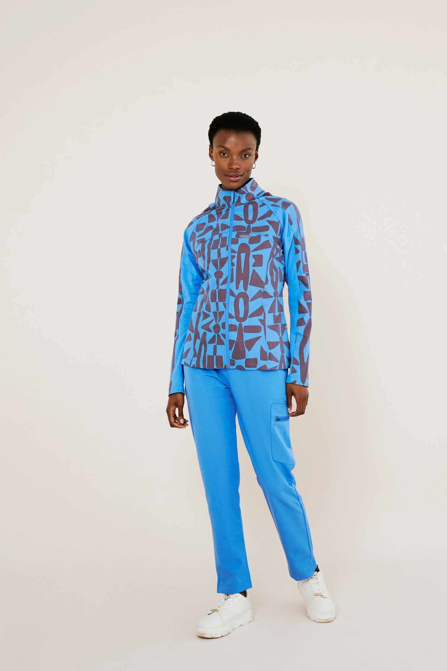The Lilian Scrub Jacket - Makeba Print