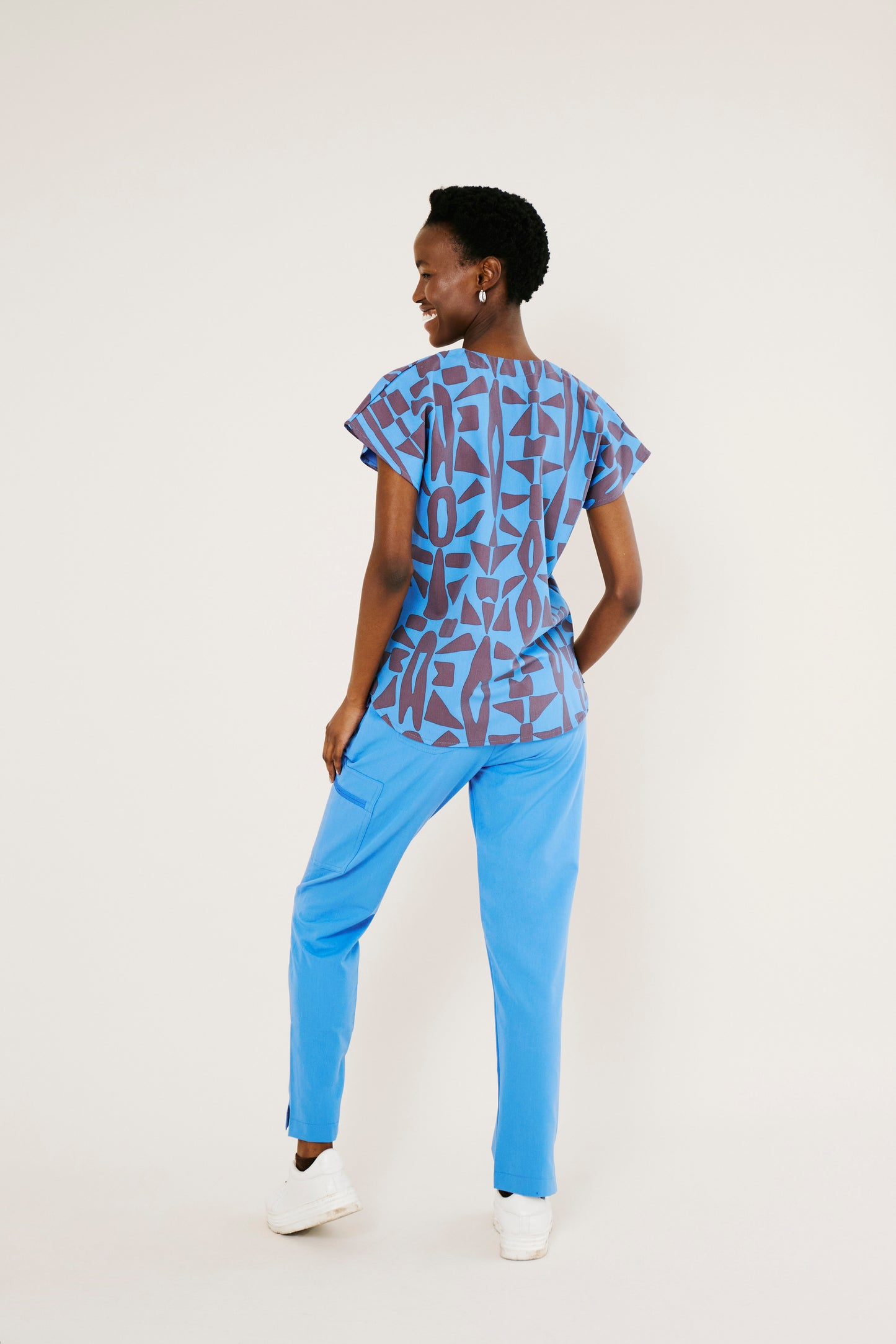 The Coco Women's Scrub Top - Makeba Print