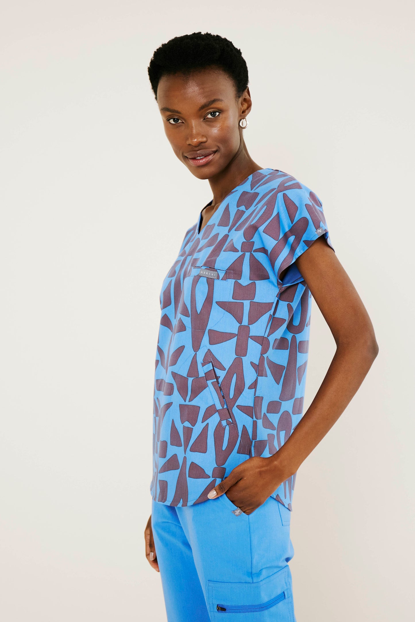 The Coco Women's Scrub Top - Makeba Print