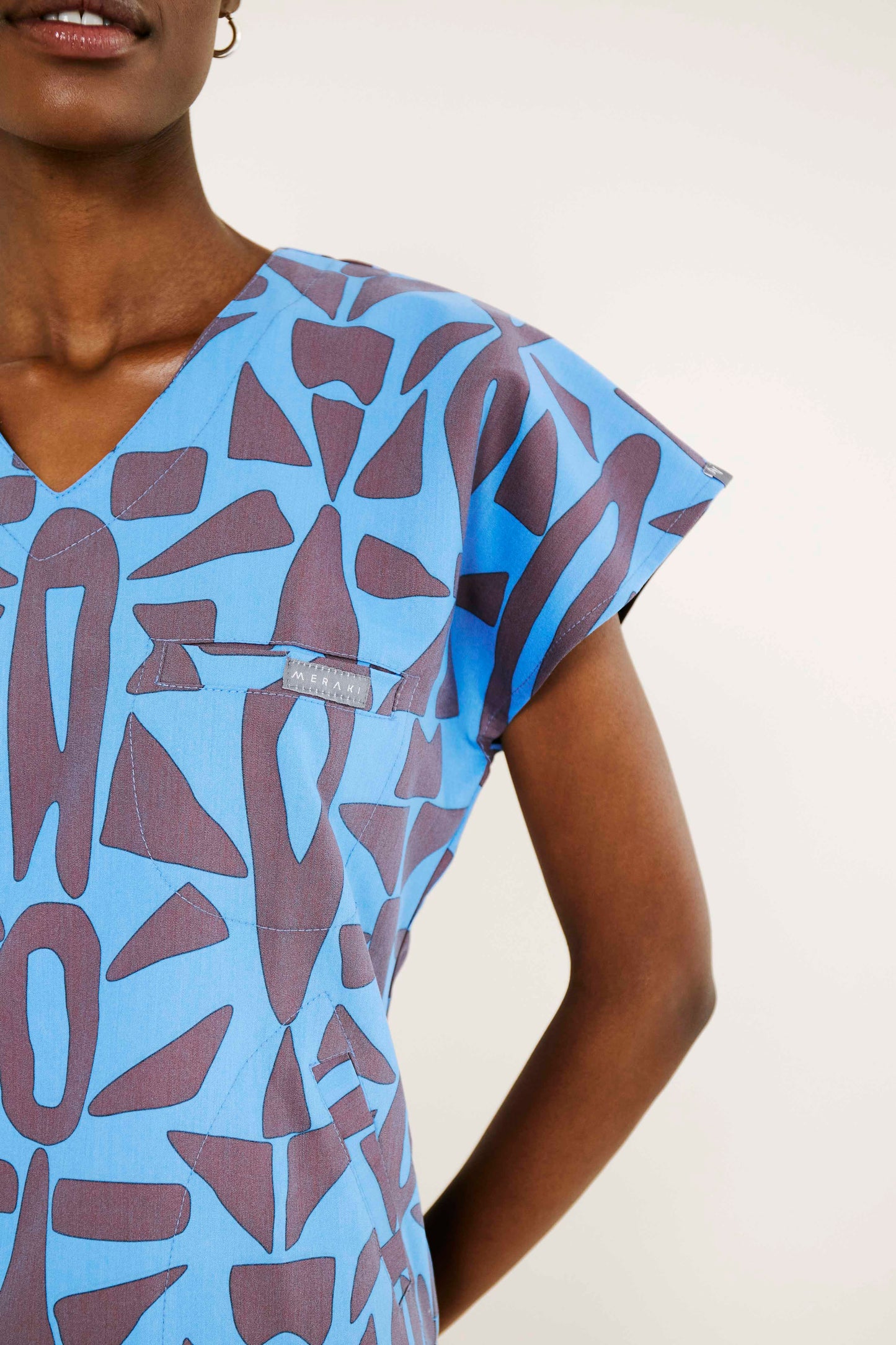 The Coco Women's Scrub Top - Makeba Print
