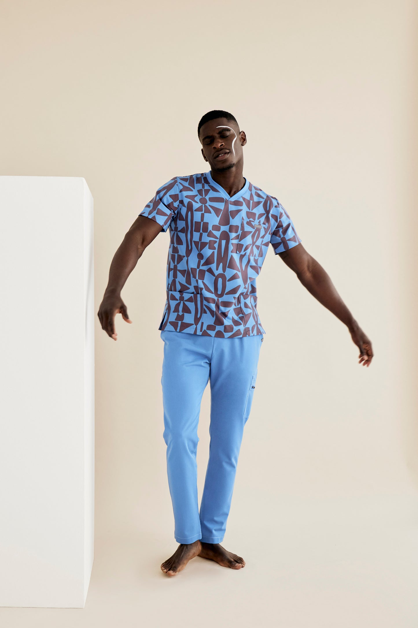 The Alexander Men's Scrub Top - Makeba Print