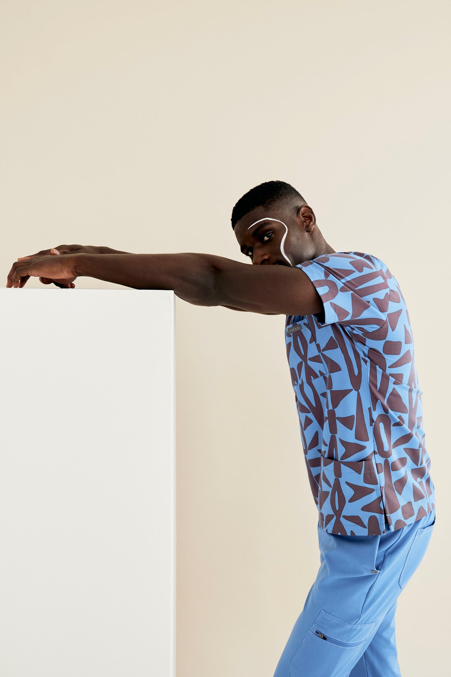 The Alexander Men's Scrub Top - Makeba Print
