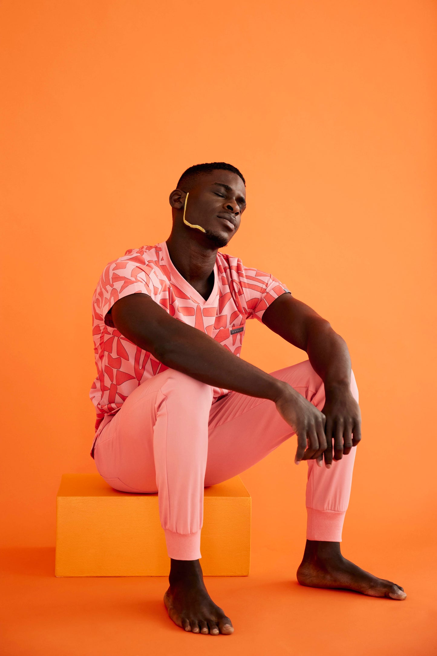 The Alexander Men's Scrub Top - Tambo Print